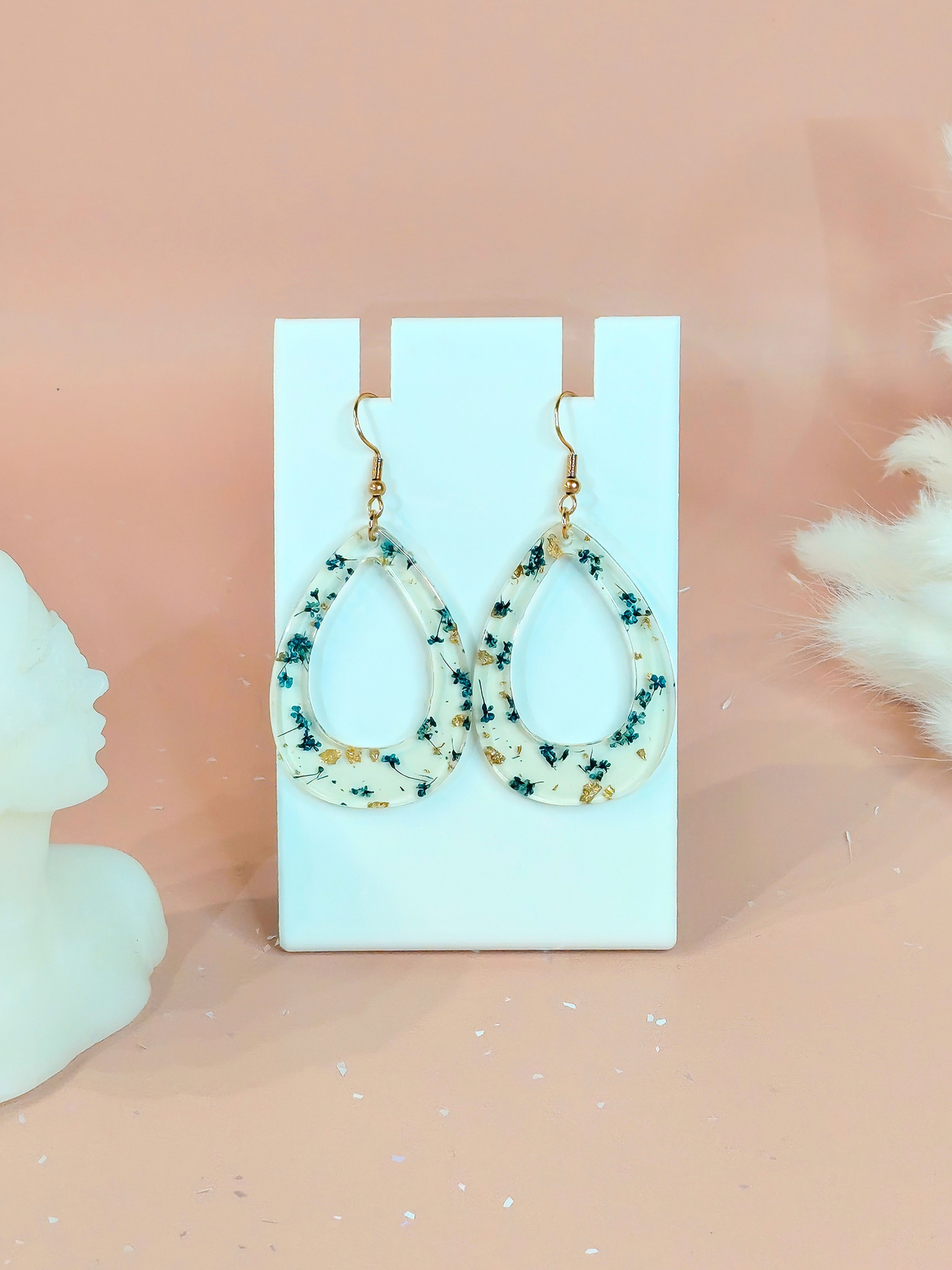 Boucles d’oreilles fleurs séchées en résine