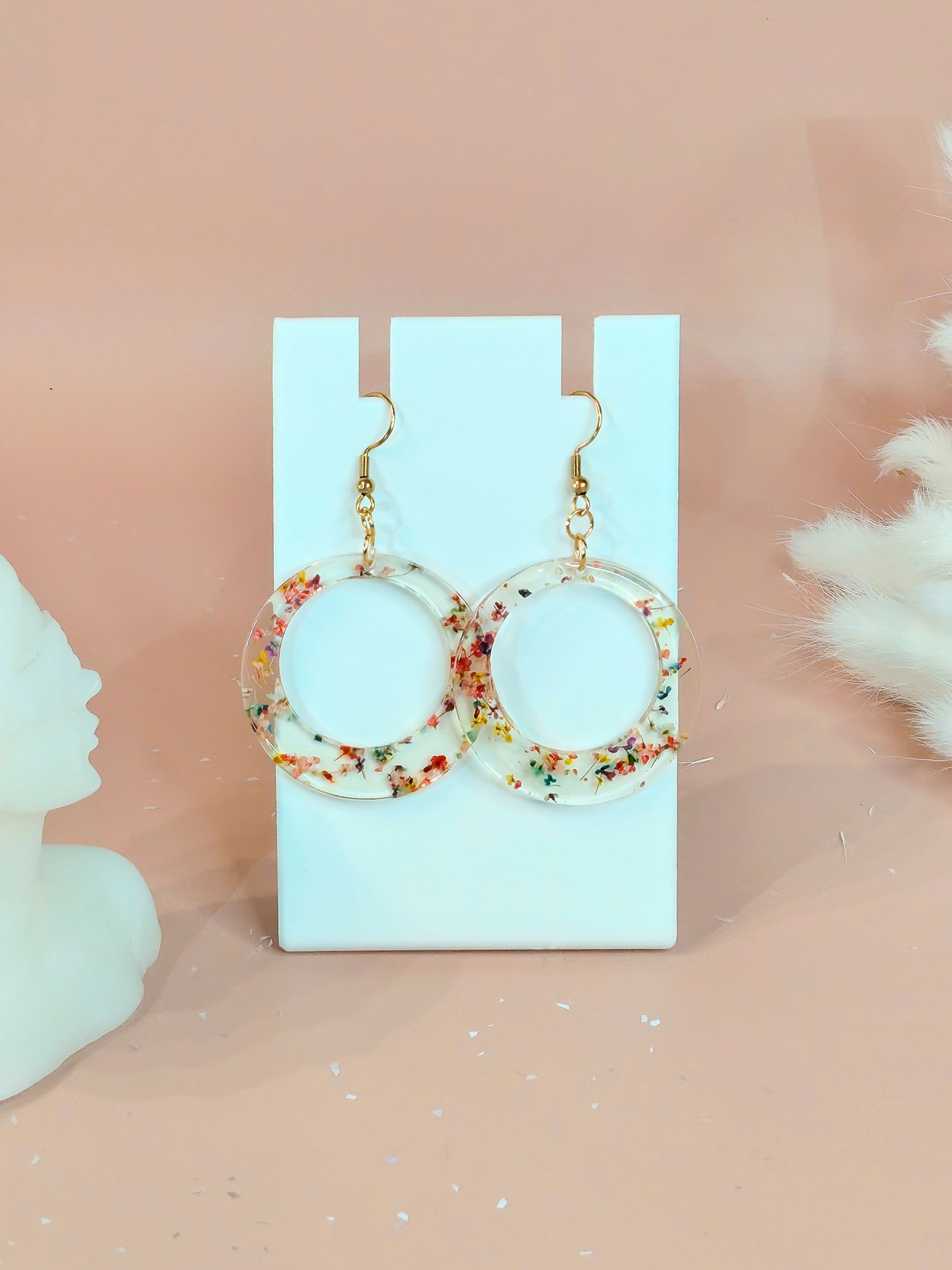 Boucles d’oreilles fleurs séchées en résine
