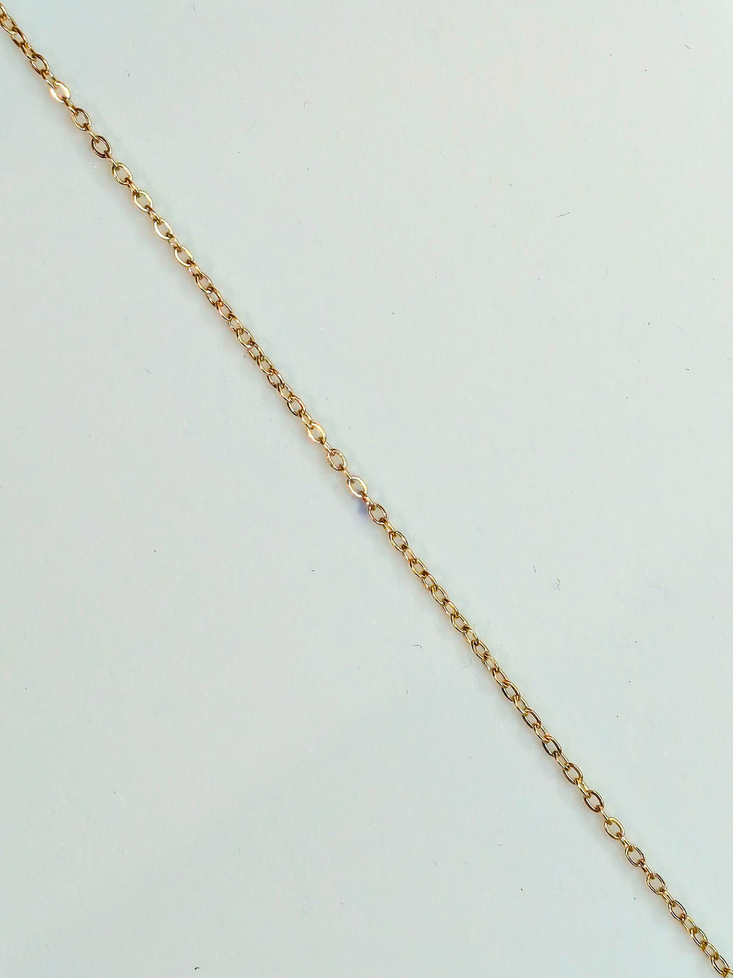 Collier charms personnalisé Iris – Maille forçat fine en acier inoxydable