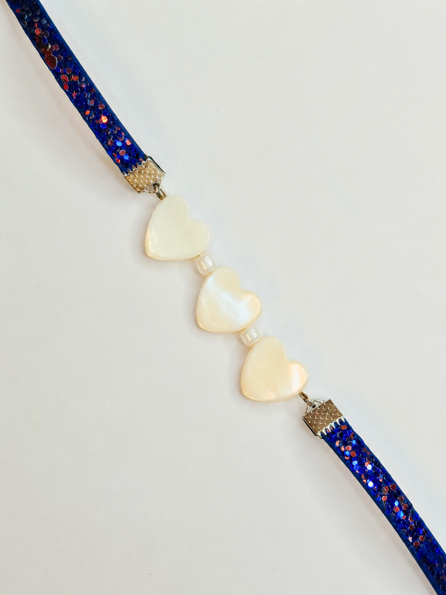 Bracelet personnalisé 3 cœurs en nacre