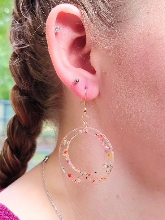 Boucles d’oreilles fleurs séchées en résine