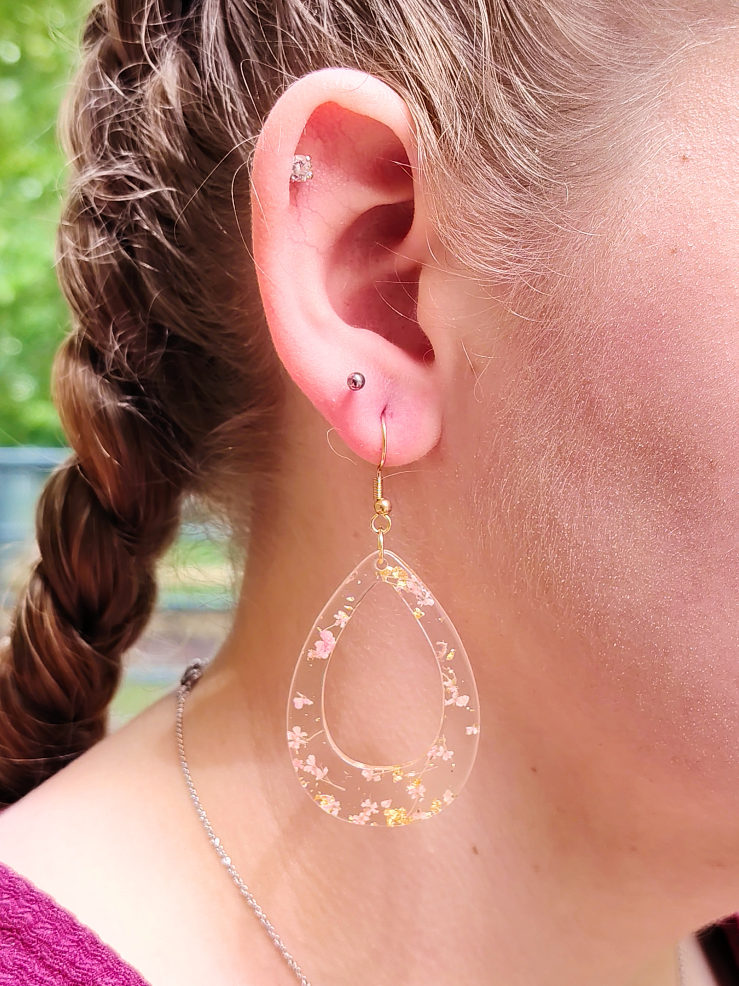 Boucles d’oreilles fleurs séchées en résine